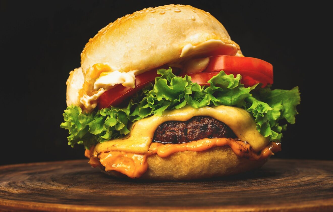burger with lettuce and tomato